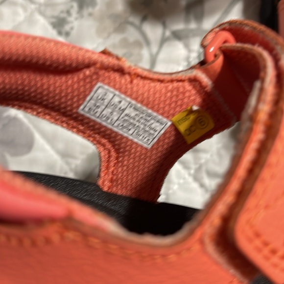 New kid’s Dr Martens Velcro strap sandals 4 - Picture 3 of 5